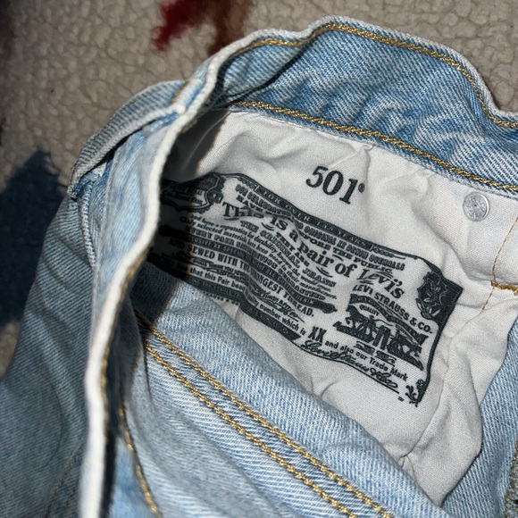 Levi 501® ORIGINAL FIT HIGH RISE WOMEN'S SHORTS - Picture 6 of 6